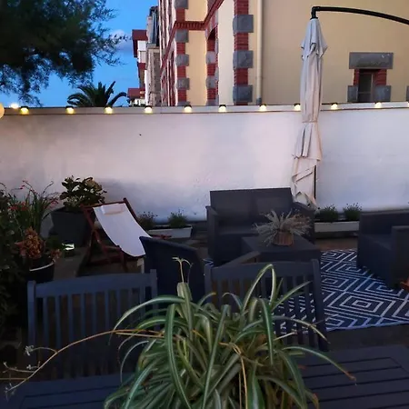 Charmant Bord De Mer Avec Grande Terrasse