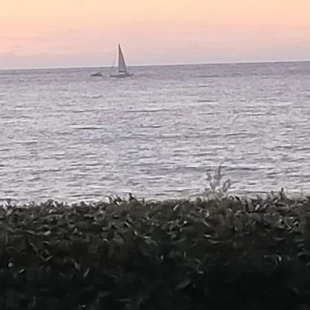 Charmant Bord De Mer Avec Grande Terrasse *